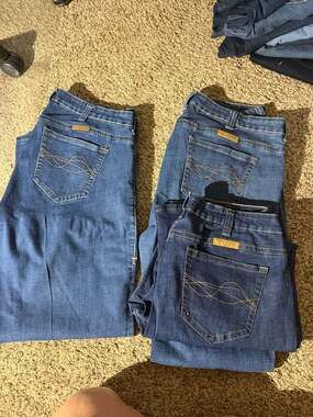 Cowgirl Tuff Women's 35x31 (2) 36x31 (1)DFMI Delux Boot Cut Med Wash Stretch Den